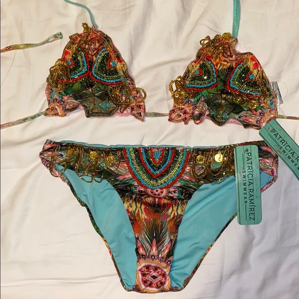 Hand-embroidered bikini 💛